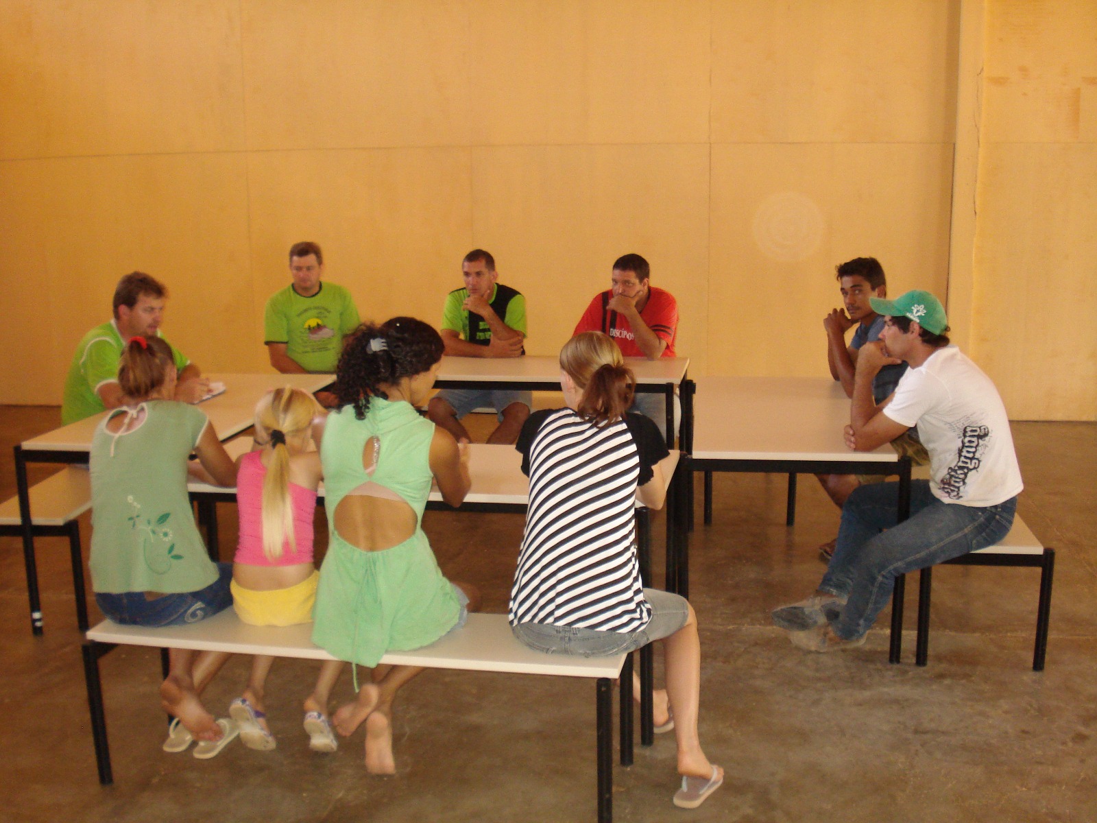 Uma das primeiras reuniões para planejar a Escola Agrícola Terra Nova